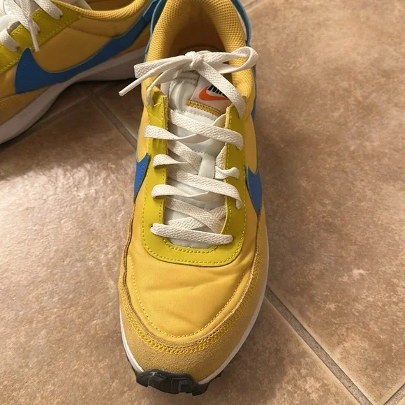 Nike Women’s Waffle Debut sneaker size 10 - Picture 2 of 5